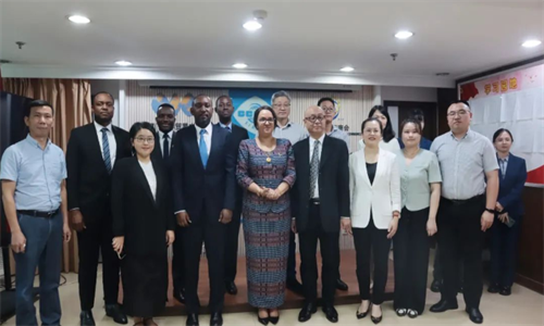 華商縱橫集團(tuán)與坦桑尼亞招商代表團(tuán)座談會(huì)圓滿落幕！